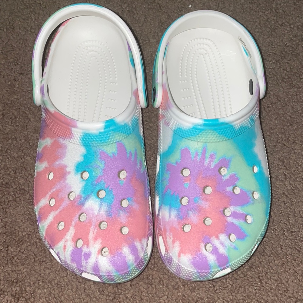 *Cute tie-dye Crocs*